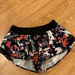 Lululemon Hottie Hot Short Size 6